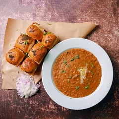 Butter-toasted pav with coriander