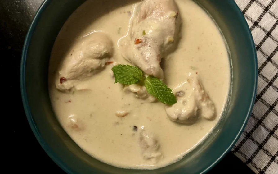 Dahi Lahsooni Chicken hero image
